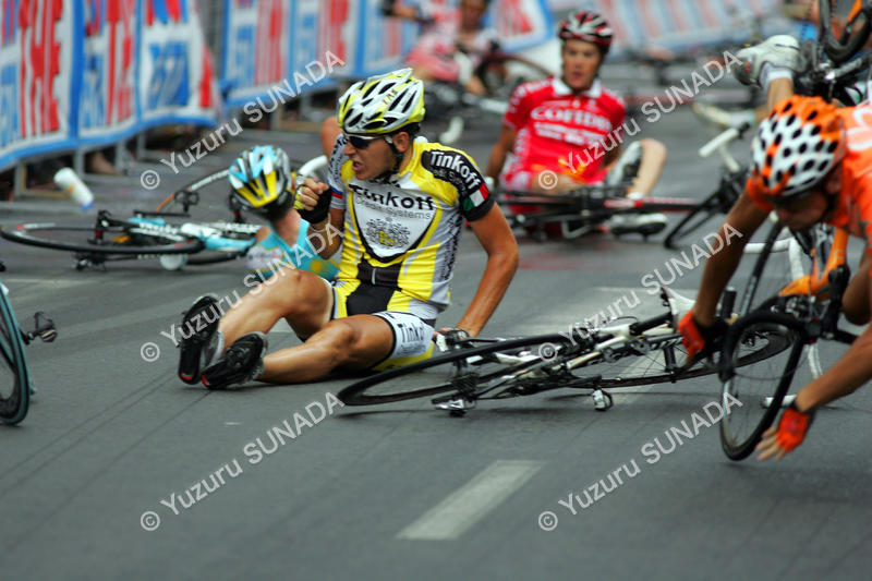 Crash at the finish001p.jpg